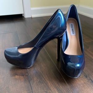 New Size 7 Steve Madden blue platform heels.